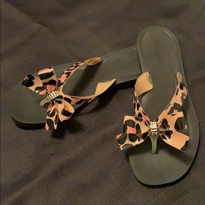 Guess flip flop leopard sandals NWOT